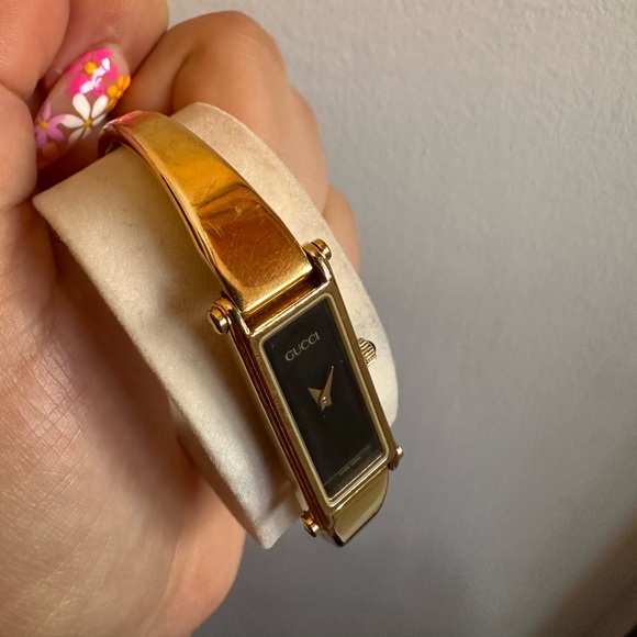 Gucci 1500L gold plated bangle watch - Picture 5 of 6
